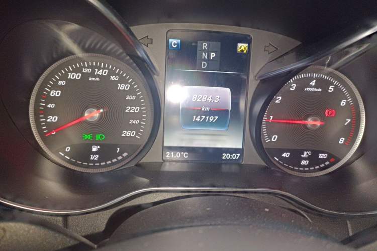 Used Mercedes-Benz C-Class 2017 Facelift C 200 L Sport Edition Odometer Close Up