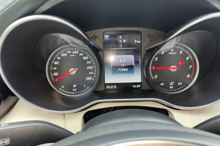 Used Mercedes-Benz C-Class 2017 Facelift C 200 L Sport Edition Odometer Close Up
