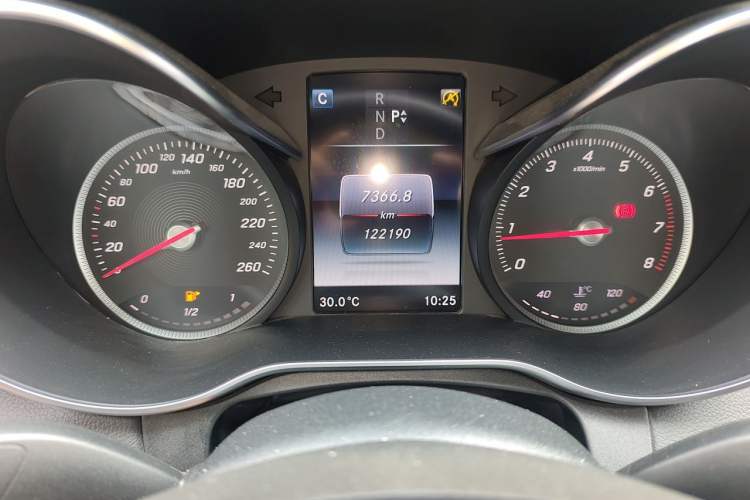 Used Mercedes-Benz C-Class 2017 C 180 L Sport Edition Odometer Close Up