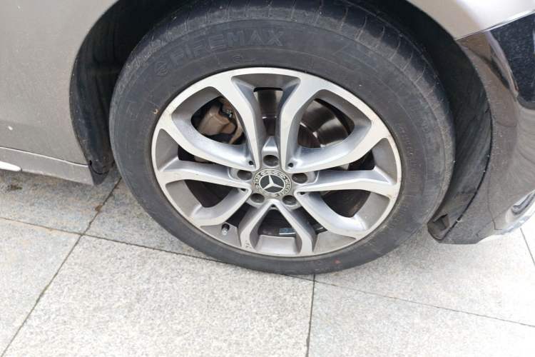 Used Mercedes-Benz C-Class 2017 Revised C 180 L Dynamic Sports Edition Right Front Wheel Hub