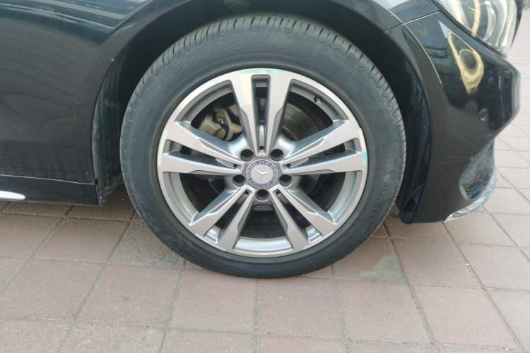 Used Mercedes-Benz C-Class 2017 Facelift C 200 L Sport Edition Right Front Wheel Hub
