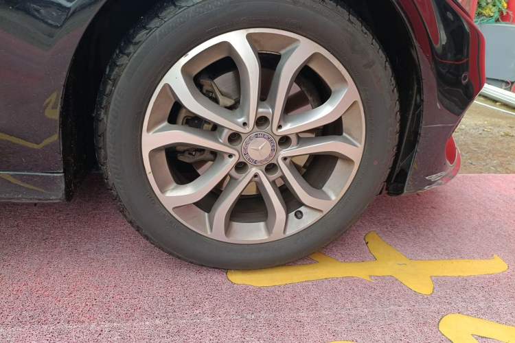 Used Mercedes-Benz C-Class 2017 C 180 L Sport Edition Right Front Wheel Hub