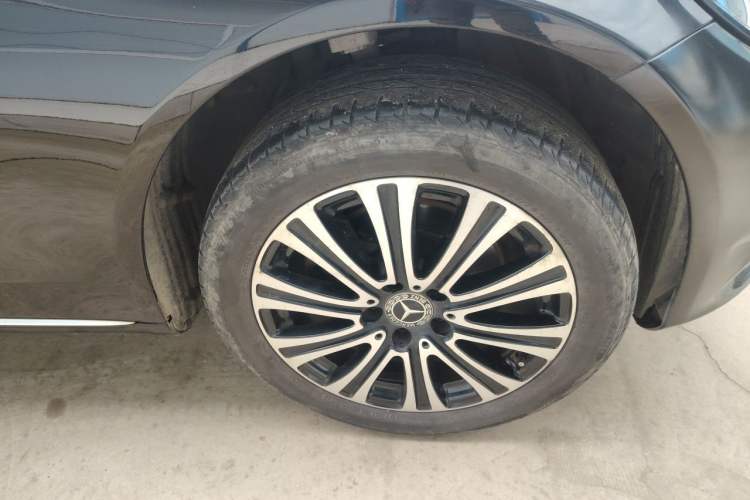 Used Mercedes-Benz C-Class 2017 Facelift C 200 L Right Front Wheel Hub