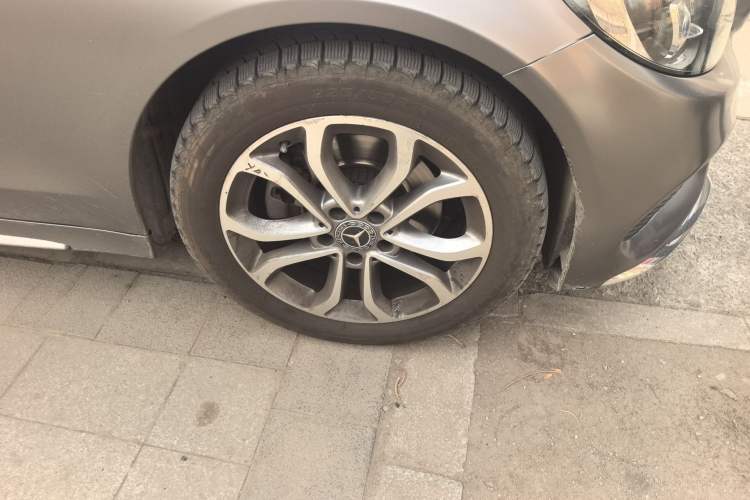 Used Mercedes-Benz C-Class 2017 Revised C 180 L Dynamic Sports Edition Right Front Wheel Hub