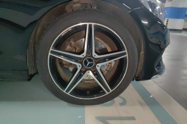 Used Mercedes-Benz C-Class 2017 C 180 L Sport Edition Right Front Wheel Hub