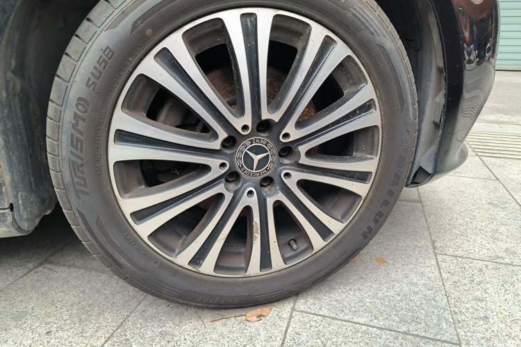 Used Mercedes-Benz C-Class 2017 Facelift C 200 L Right Front Wheel Hub