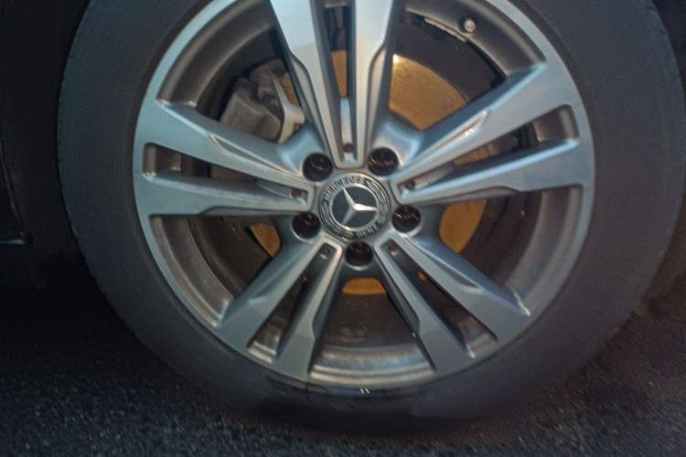 Used Mercedes-Benz C-Class 2017 Facelift C 200 L Sport Edition Right Front Wheel Hub