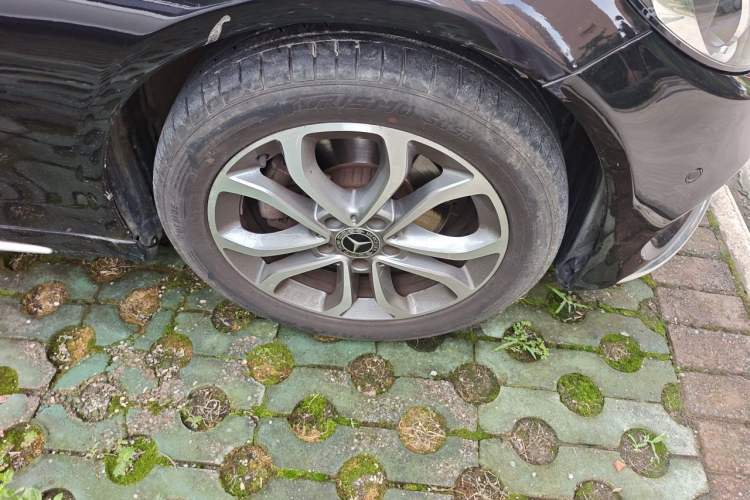 Used Mercedes-Benz C-Class 2017 Restyled C 180 L Fashion Edition Sport Version Right Front Wheel Hub
