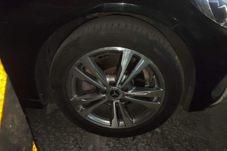 Used Mercedes-Benz C-Class 2017 Facelift C 200 L Sport Edition Right Front Wheel Hub