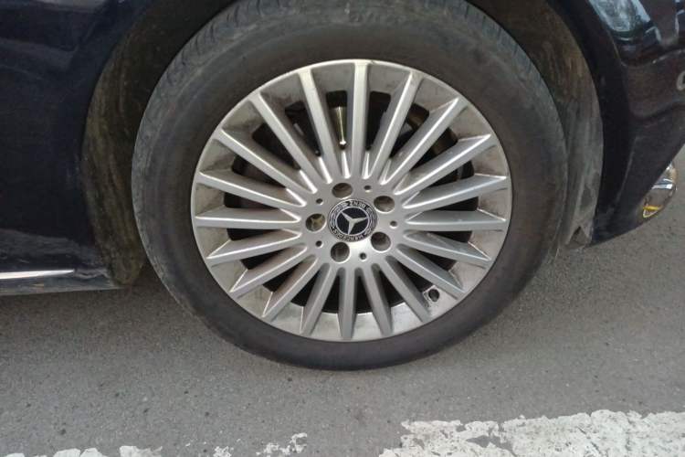 Used Mercedes-Benz C-Class 2017 Facelifted C 180 L Stylish Edition Right Front Wheel Hub