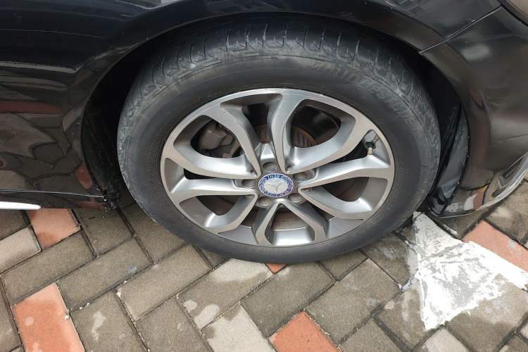 Used Mercedes-Benz C-Class 2017 C 180 L Sport Edition Right Front Wheel Hub