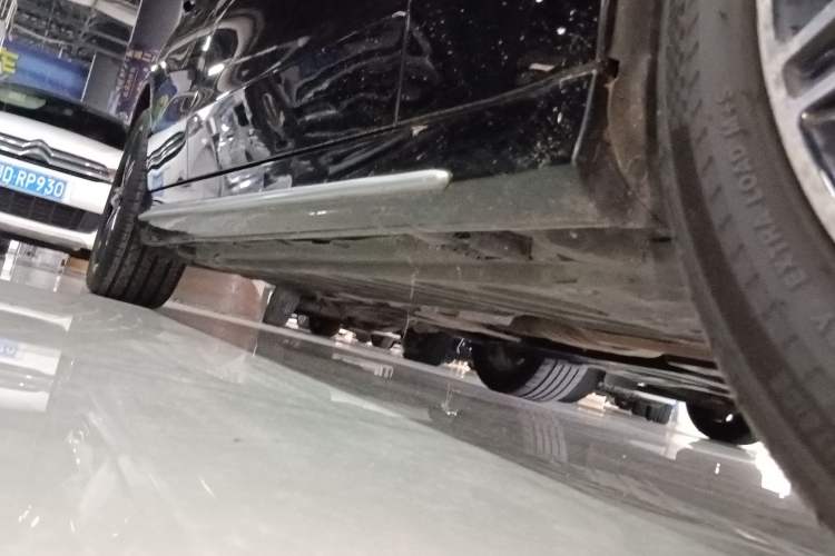 Used Mercedes-Benz C-Class 2017 Facelift C 200 L Sport Edition Right Side Sill
