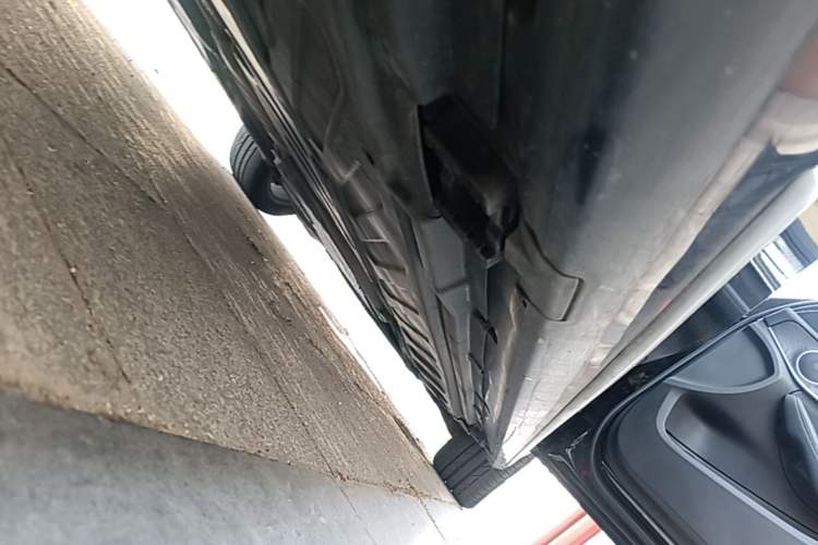Used Mercedes-Benz C-Class 2017 Facelift C 200 L Sport Edition Right Side Sill
