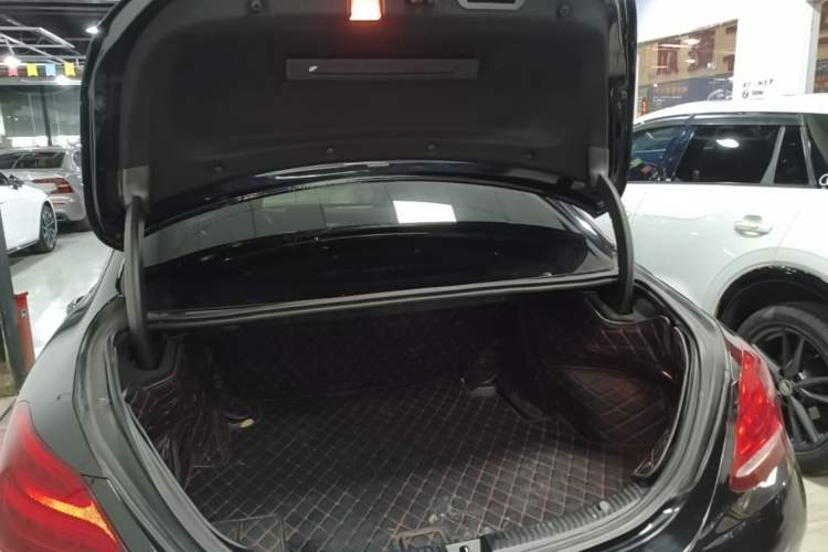 Used Mercedes-Benz C-Class 2017 Restyled C 200 Sport Edition Trunk