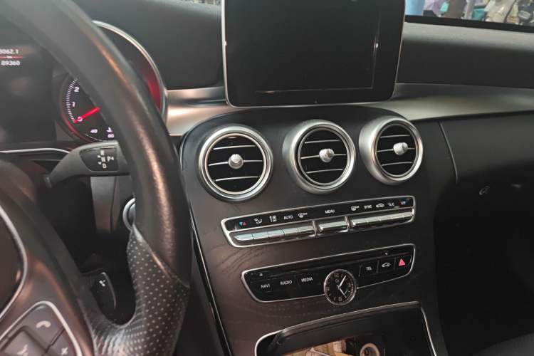 Used Mercedes-Benz C-Class 2017 Facelift C 200 Station Wagon Audio And AC Panel