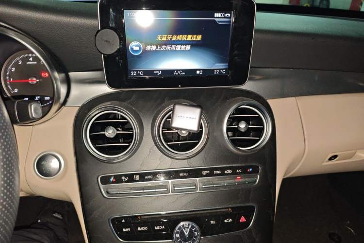 Used Mercedes-Benz C-Class 2017 Facelift C 200 Station Wagon Audio And AC Panel