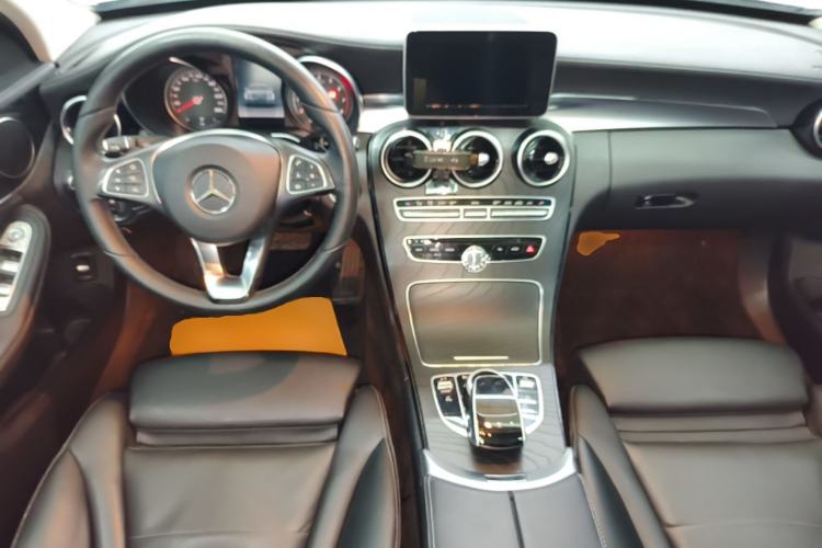 Used Mercedes-Benz C-Class 2017 Facelift C 200 L Sport Edition Center Console