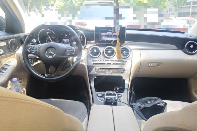 Used Mercedes-Benz C-Class 2017 Facelift C 200 L Sport Edition Center Console