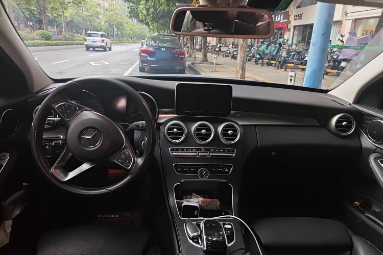 Used Mercedes-Benz C-Class 2017 Facelift C 200 Station Wagon Center Console