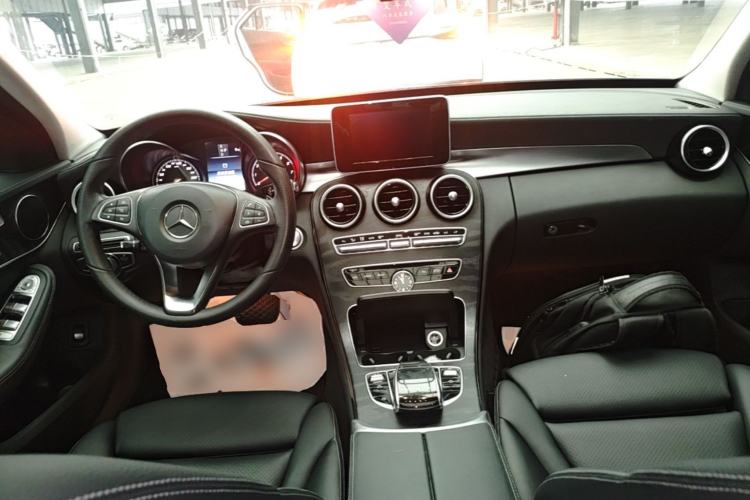 Used Mercedes-Benz C-Class 2017 Facelift C 200 L Sport Edition Center Console