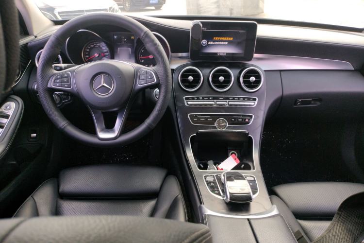 Used Mercedes-Benz C-Class 2017 Facelift C 200 L Sport Edition Center Console
