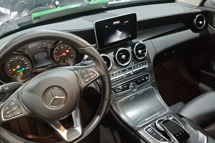 Used Mercedes-Benz C-Class 2017 Facelift C 200 L Sport Edition Center Console