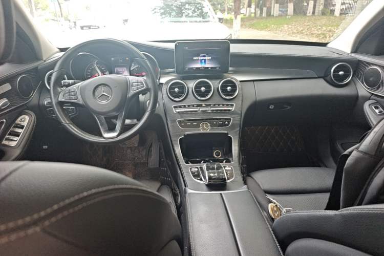 Used Mercedes-Benz C-Class 2017 Facelift C 200 L Sport Edition Center Console