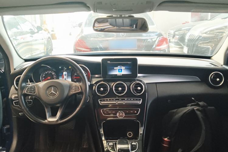Used Mercedes-Benz C-Class 2017 Facelift C 200 L Sport Edition Center Console