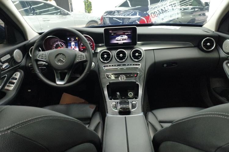 Used Mercedes-Benz C-Class 2017 Facelift C 200 L Sport Edition Center Console