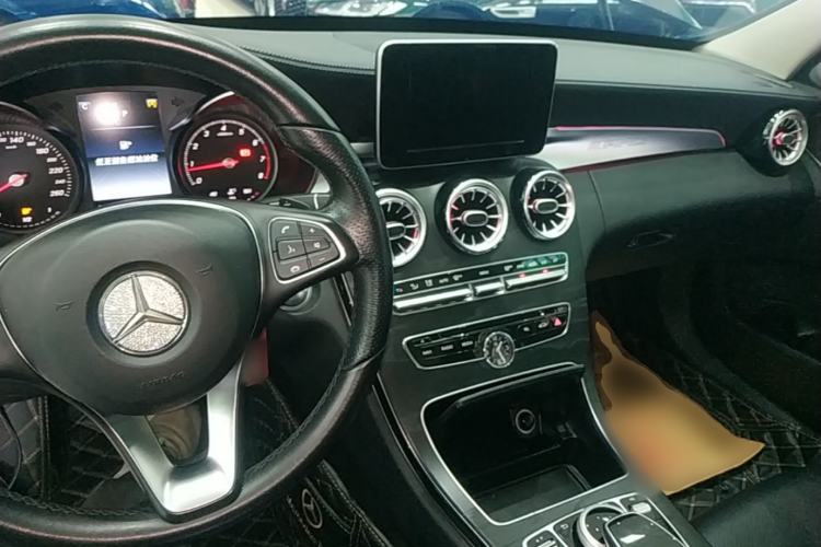 Used Mercedes-Benz C-Class 2017 Facelift C 200 L Sport Edition Center Console