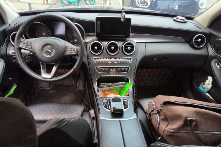 Used Mercedes-Benz C-Class 2017 Facelift C 200 L Sport Edition Center Console