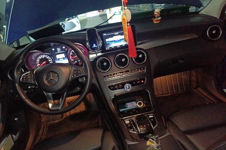 Used Mercedes-Benz C-Class 2017 Facelift C 200 L Sport Edition Center Console