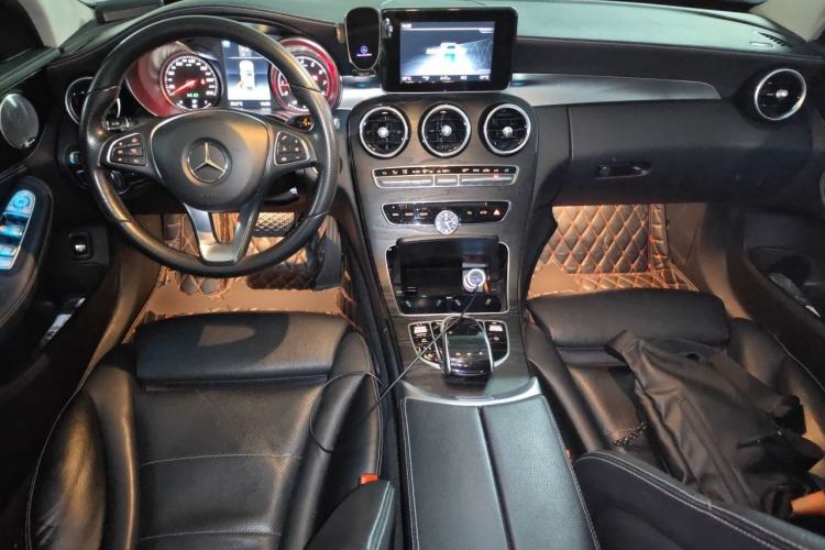 Used Mercedes-Benz C-Class 2017 Facelift C 200 L Sport Edition Center Console