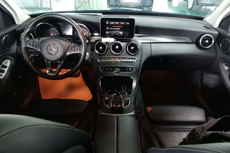 Used Mercedes-Benz C-Class 2017 Facelift C 200 L Sport Edition Center Console