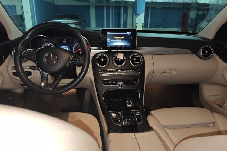 Used Mercedes-Benz C-Class 2017 Facelift C 200 Station Wagon Center Console