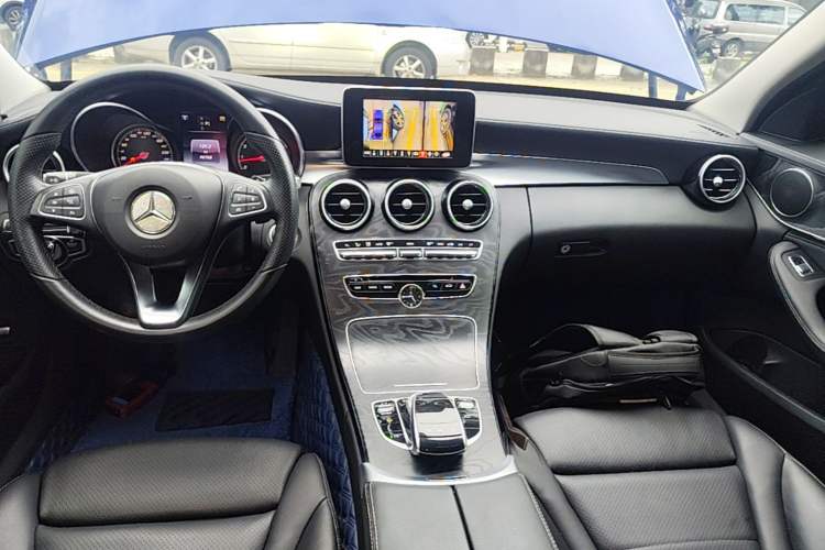 Used Mercedes-Benz C-Class 2017 C 180 L Sport Edition Center Console