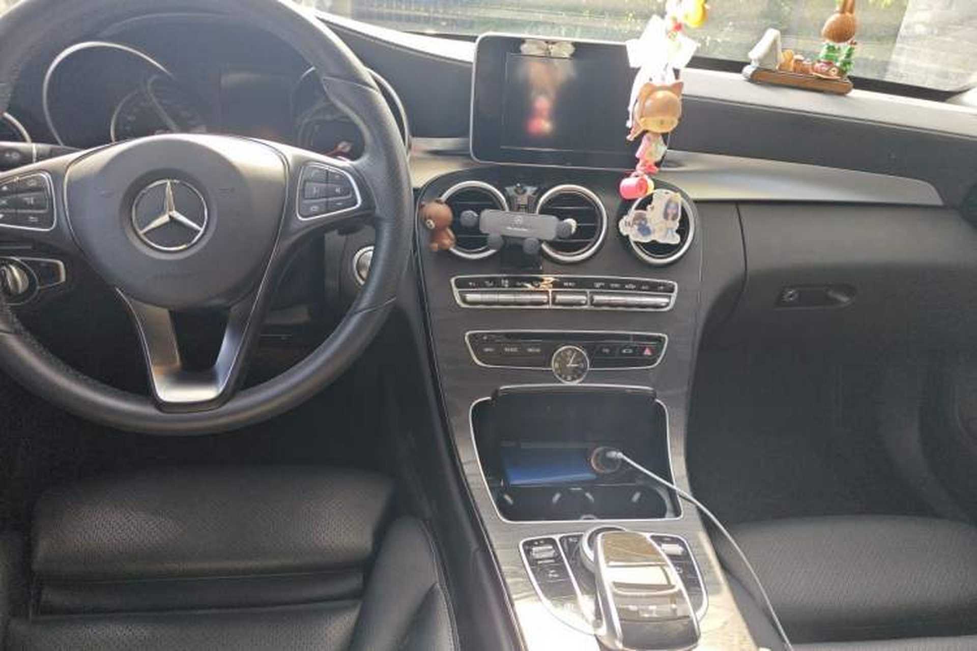 Used Mercedes-Benz C-Class 2017 Facelift C 200 L Sport Edition Center Console