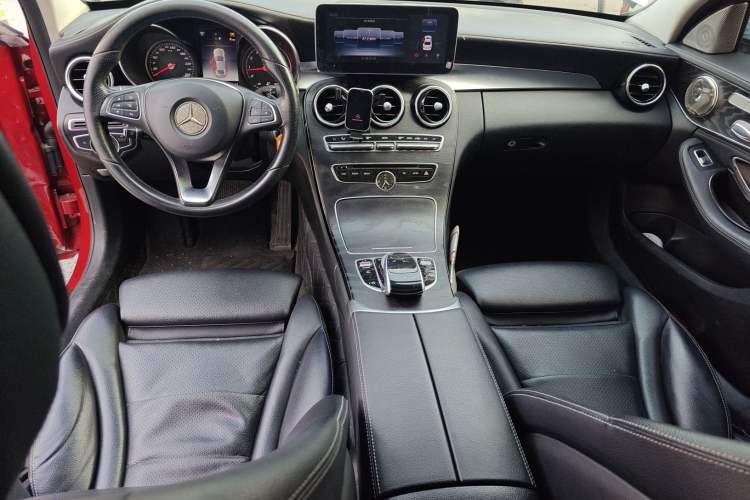 Used Mercedes-Benz C-Class 2017 Facelift C 200 L Sport Edition Center Console