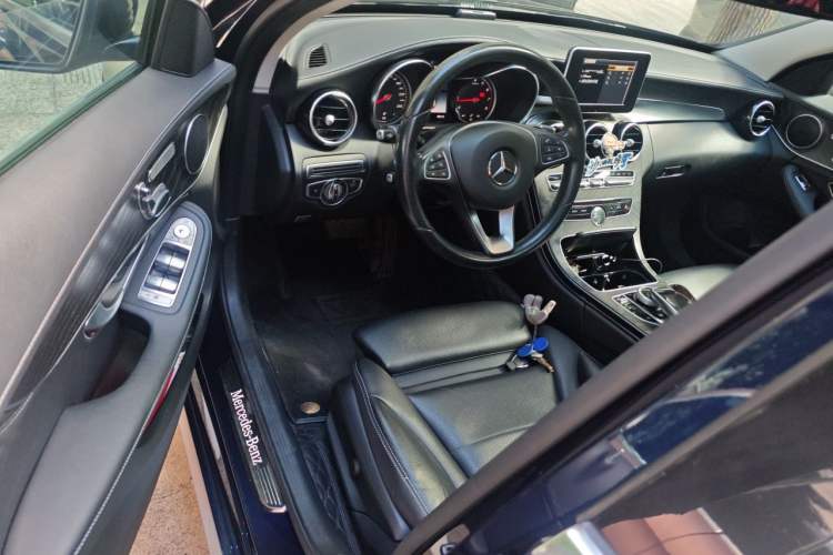 Used Mercedes-Benz C-Class 2017 Facelift C 200 L Sport Edition Driver Seat
