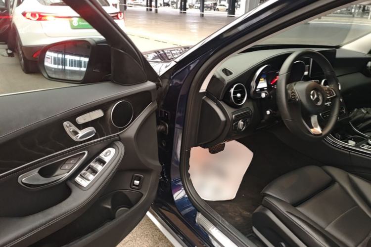 Used Mercedes-Benz C-Class 2017 Facelift C 200 L Sport Edition Driver Seat
