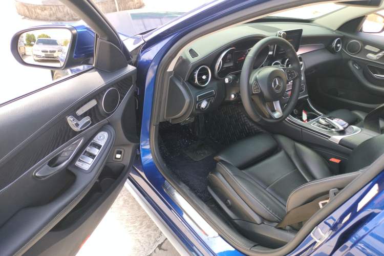 Used Mercedes-Benz C-Class 2017 Facelift C 200 L Sport Edition Driver Seat