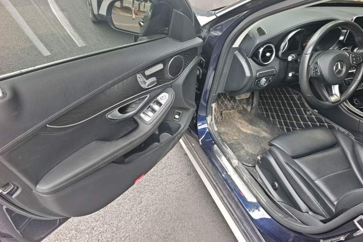 Used Mercedes-Benz C-Class 2017 Facelift C 200 L Sport Edition Driver Seat