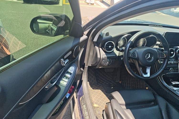 Used Mercedes-Benz C-Class 2017 Facelift C 200 L Sport Edition Driver Seat