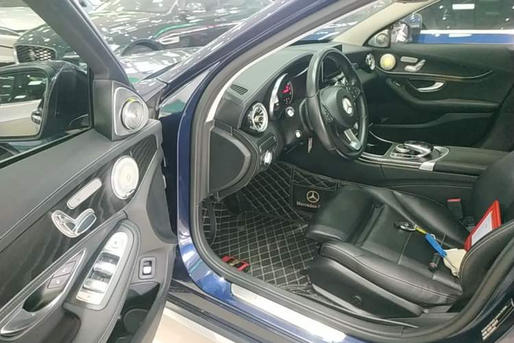 Used Mercedes-Benz C-Class 2017 Facelift C 200 L Sport Edition Driver Seat