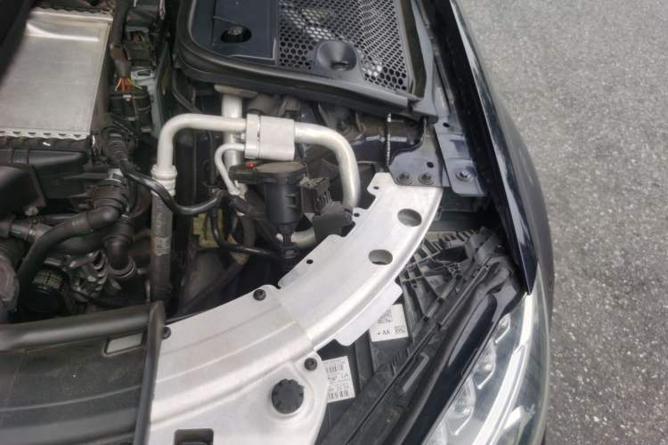 Used Mercedes-Benz C-Class 2017 C 200 L Sport Edition Engine Bay Left