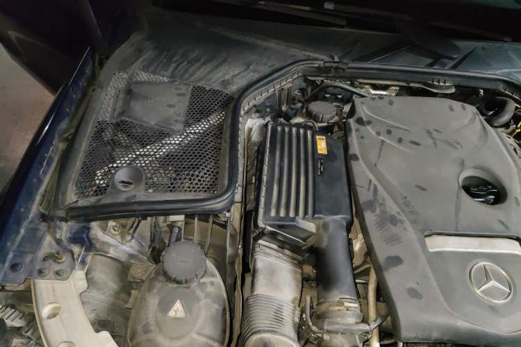 Used Mercedes-Benz C-Class 2017 Facelift C 200 L 4MATIC Engine Bay Right