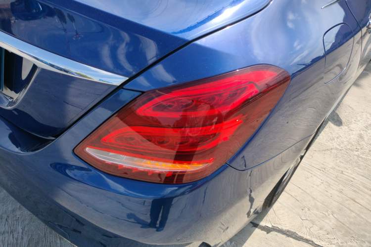 Used Mercedes-Benz C-Class 2017 Facelift C 200 L Sport Edition Exterior 3