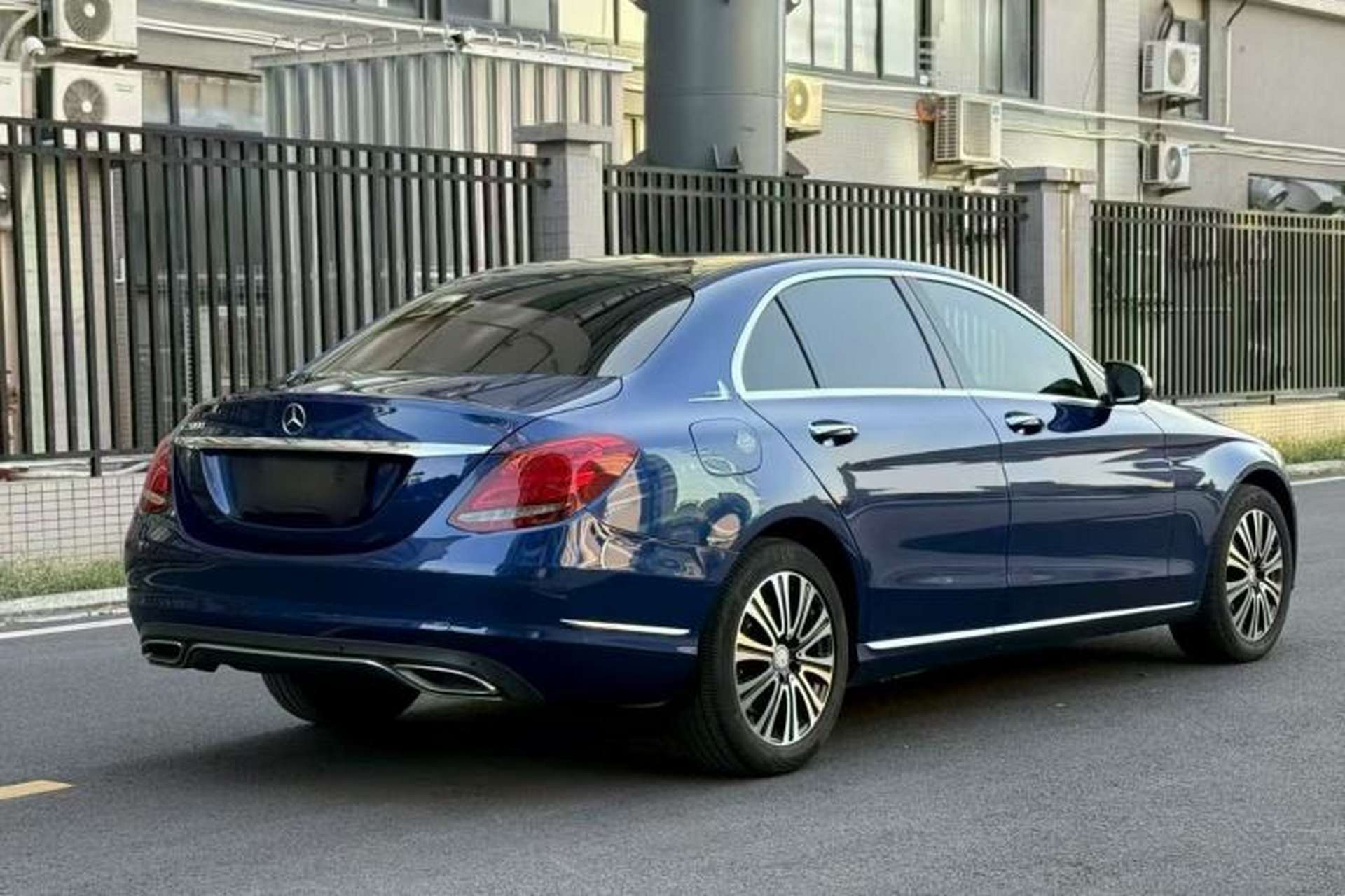 Used Mercedes-Benz C-Class 2017 Facelift C 200 L Exterior 9