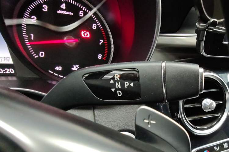 Used Mercedes-Benz C-Class 2017 Restyled C 200 Sport Edition Gear Lever