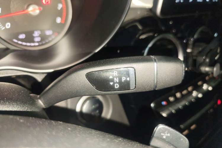 Used Mercedes-Benz C-Class 2017 Restyled C 200 Sport Edition Gear Lever
